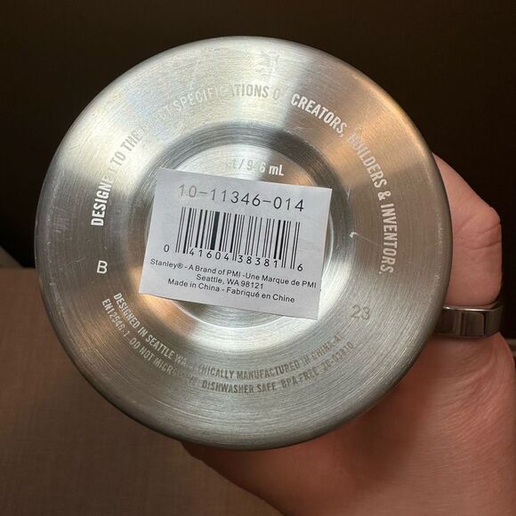 Stanley Legendary Classic Bottle Limestone Pink 1 Quart NWT - Picture 7 of 10